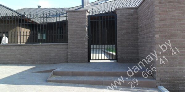 Вход в калитку.