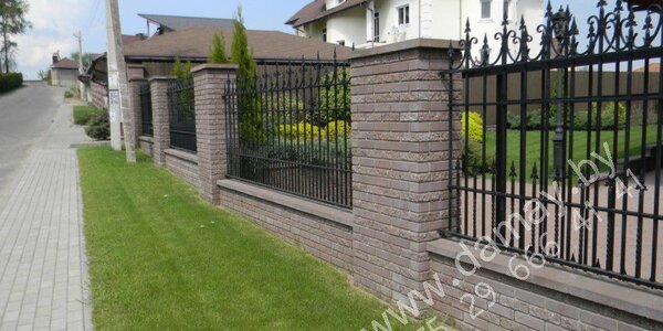 Благоустройство за забором.