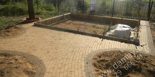 8)Мощение дорожек из клинкера к будущей беседке.
